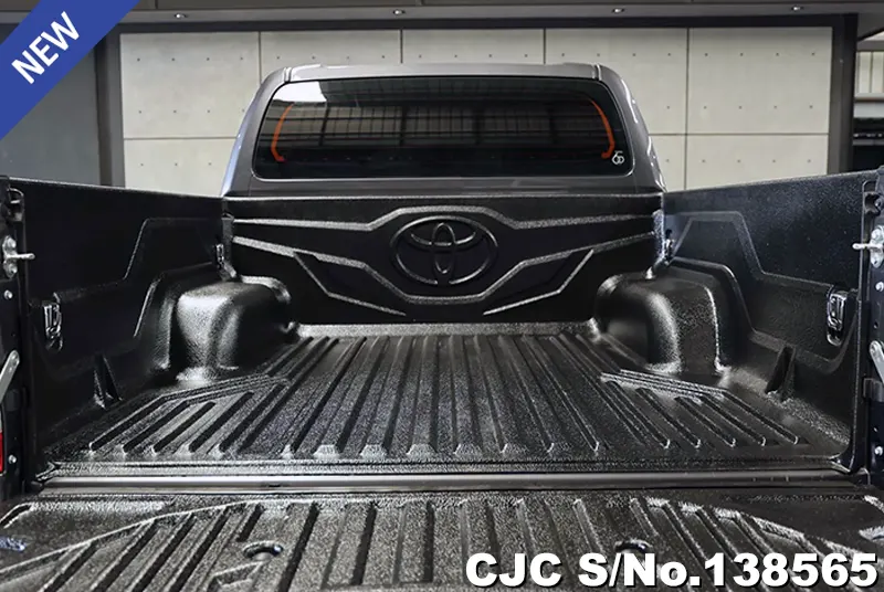 Toyota Hilux in Gray for Sale Image 4