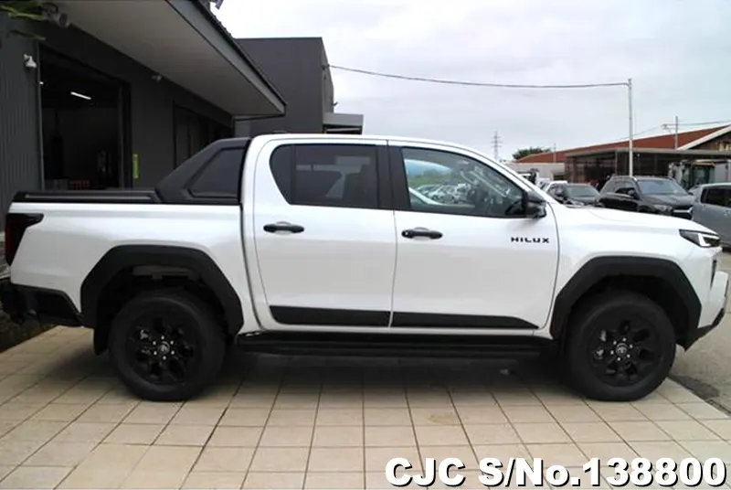 Toyota Hilux in White for Sale Image 6