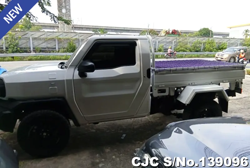 Toyota Hilux in White for Sale Image 6